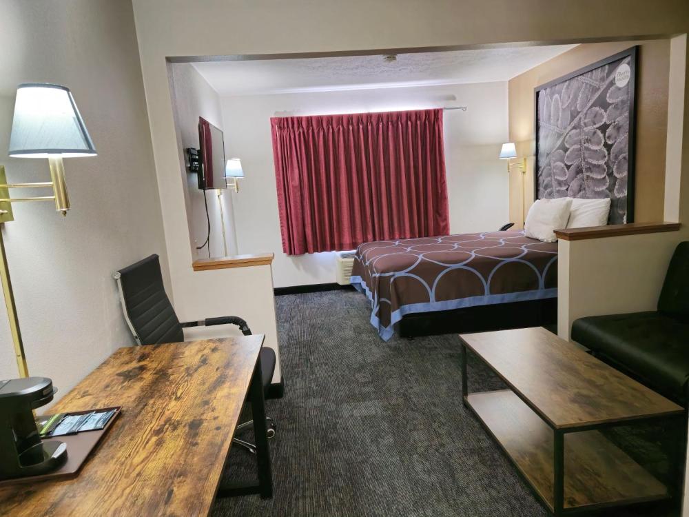 AmeriVu Inn and Suites Shawano WI
